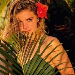 Meet your Posher, Caitlin